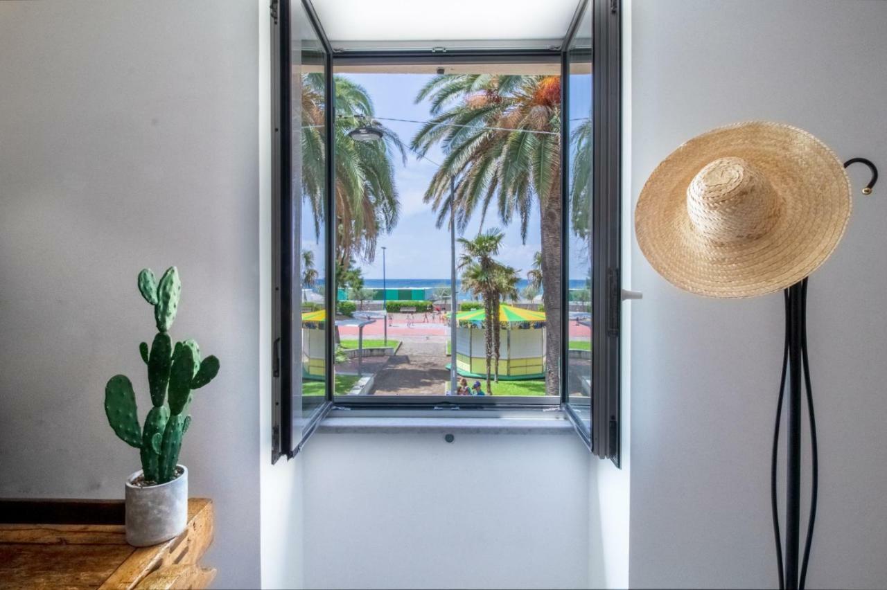 Casa Giulia - Apartment Beachfront With 2 Bedrooms, Air Conditioning And Private Parking, Just 30 Meters From The Beach Сестри-Леванте Экстерьер фото