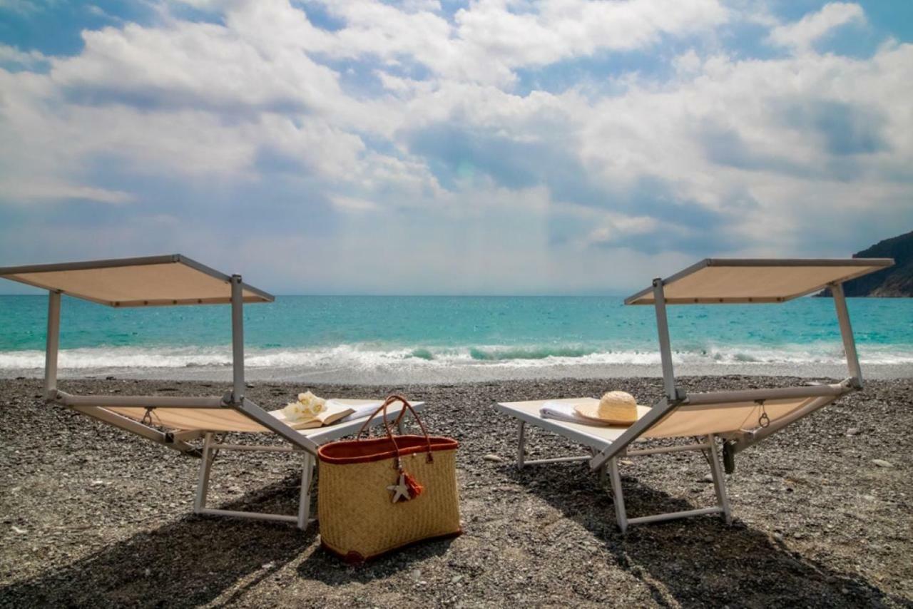 Casa Giulia - Apartment Beachfront With 2 Bedrooms, Air Conditioning And Private Parking, Just 30 Meters From The Beach Сестри-Леванте Экстерьер фото